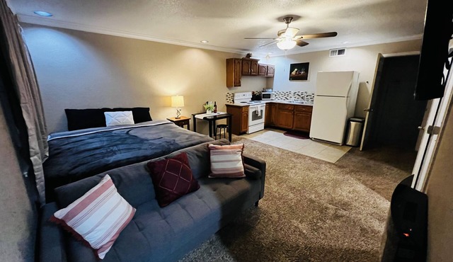 Large studio: King bed, Full kitchen