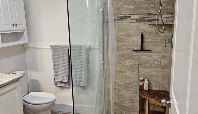 Large Studio with open concept, king size bed