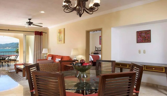 Large Three-Bedroom Suite at Villa del Palmar Flamingos