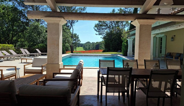 Large upscale property, 8 bedrooms 7 bathrooms,heating pool,sauna,air cond.,Golf