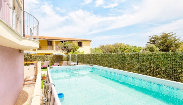 Large Valledoria Villa with pool for 10 people 500 meters from the beach