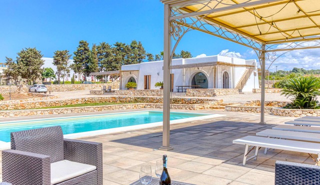 Large villa (2 apt) with pool & rooftop jacuzzi