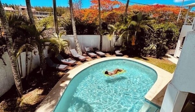 Large Villa 2 mins from Mont Choisy Beach