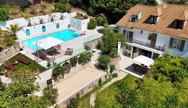 Large villa at the gates of Paris