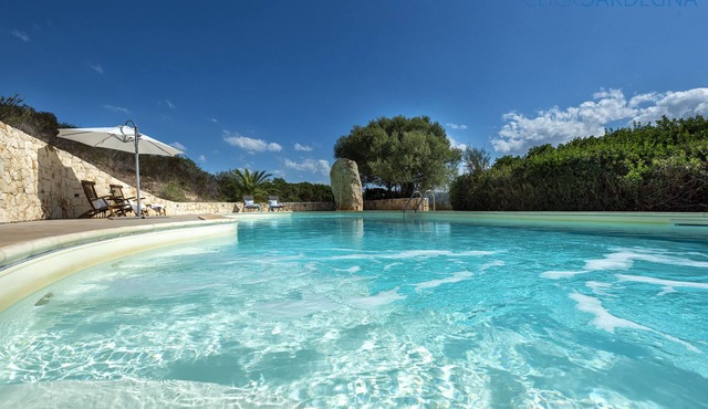 Large villa in Alghero for 12 people with private pool air conditioning and WiFi