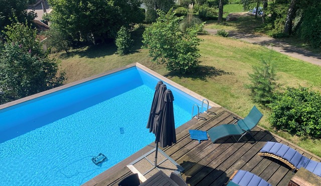 Large villa sleeps 8-10 with pool