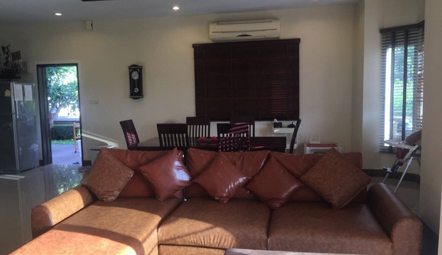 Large villa with private pool in quiet area