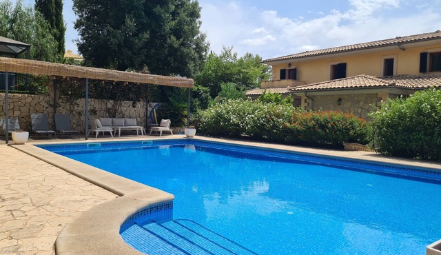 Large villa with pool and jacuzzi in a residential area