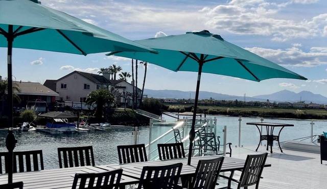 Large water front Discovery Bay home-5 mins to fast