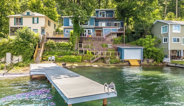 Large Waterfront Home,4 bdrm/3Ba, sleeps 8-10, private parking, game room, dock