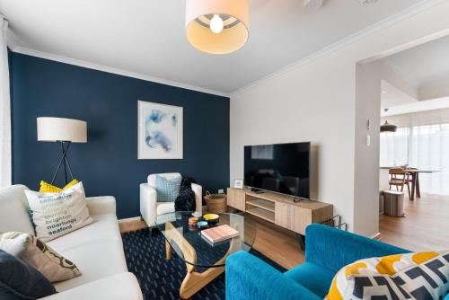 Largs Bay Stay - Relaxed Beachside Retreat with BBQ