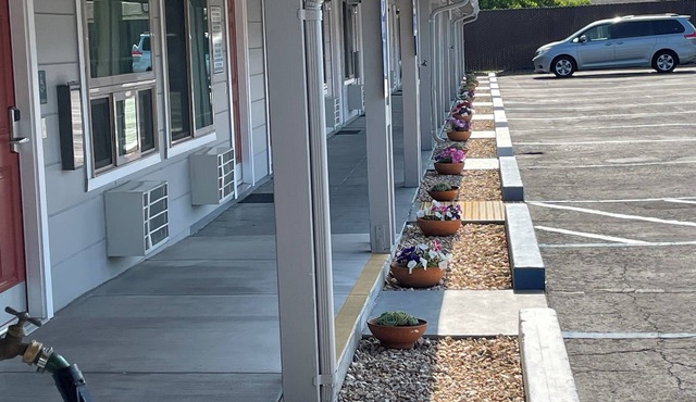Lark Motel