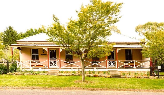 Larsen's Cottage #1: Historic 1880 Home