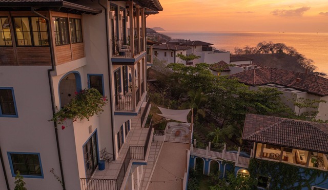 Las Catalinas-Casa Chameleon's neighbor perfect for large groups, amazing views