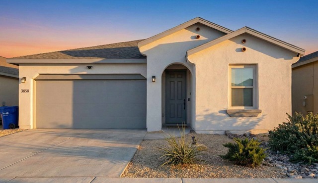 Las Cruces Gem with Pool Table & Private Yard
