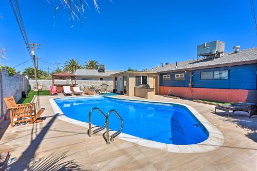 Las Vegas Getaway w/Patio ~ 3 Mi to Strip!