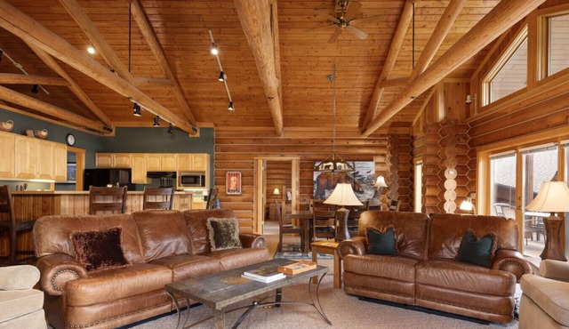 Last Minute Special! Cozy Log Cabin, Views, Hottub