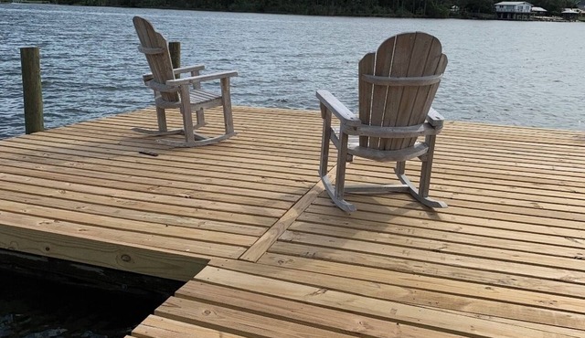 Last Minute Special on Waterfront Retreat! 25% discount 6/14-6/19