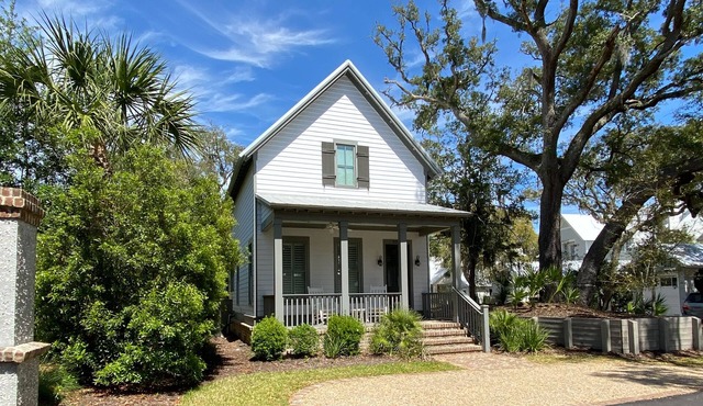 Latitude Adjustment @ Ocean Oaks 3 bedrooms, 2.5 bathrooms