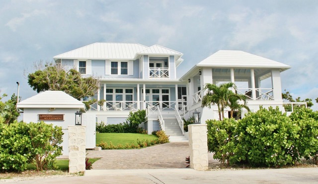 Latitude Adjustment - The best of indoor-outdoor island living