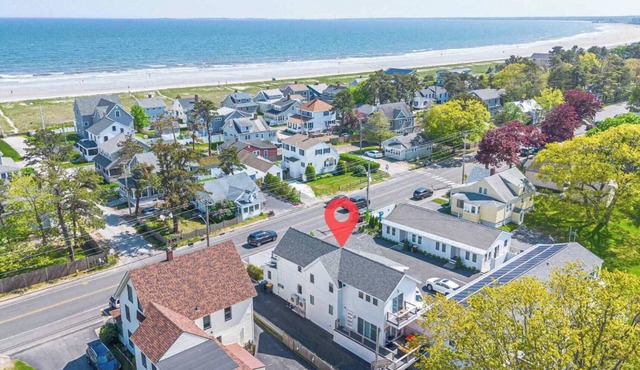 Latitude Adjustment – Walk to Beach & Dining!