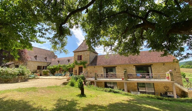 Laugerie Basse Gites, 4 Gites in a Barn Conversion with beautiful heated pool