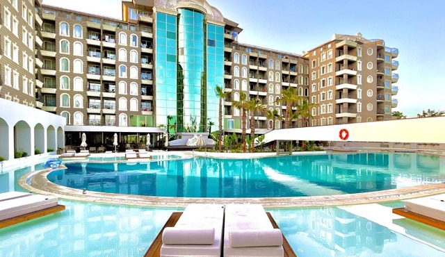 LAUR HOTELS Experience & Elegance