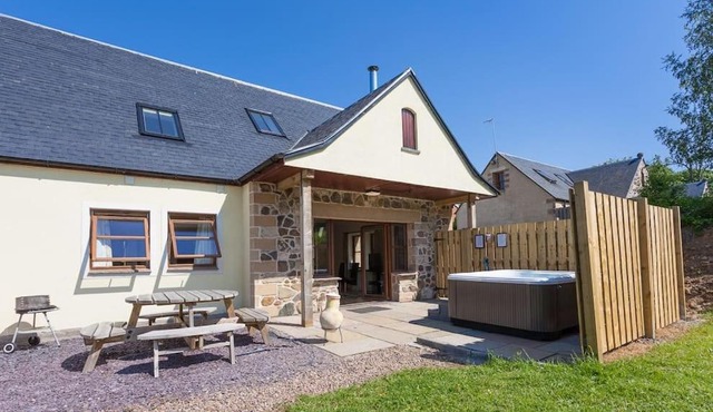 Laurel Cottage at Williamscraig Holiday Cottages