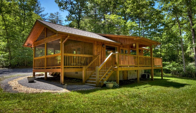 Laurel Escape LLC - Romantic Luxury Cabin : Perfect For 2! Lodging Cert #033336