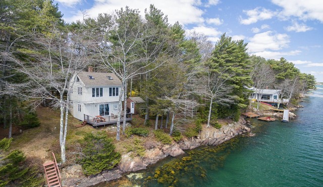 Laurel Shore Cottage with Seasonal Private Tidal Dock, Pet friendly.