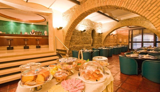 Laurentia Hotel