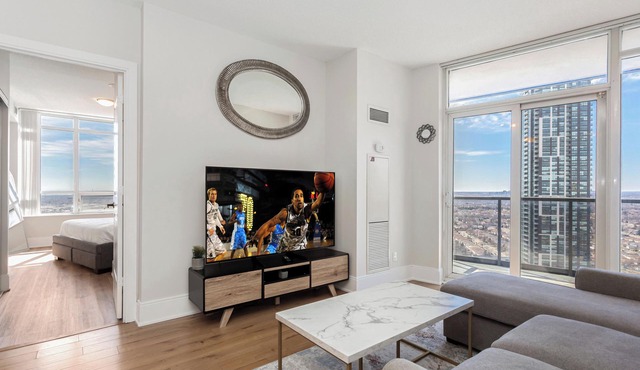 Lavish 2BR/2Bath Condo Steps to Square One Mall