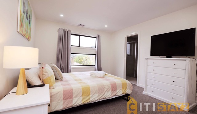 Lavish in Lyons - 3bd 2bth spacious & modern home