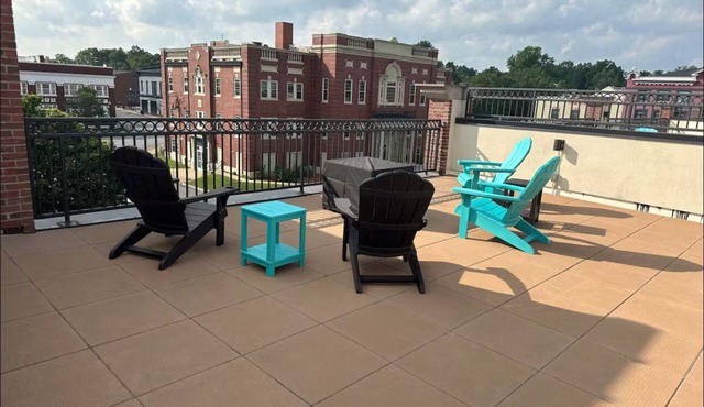Lavish Rooftop Condo B with free ev charging for any vehicle
