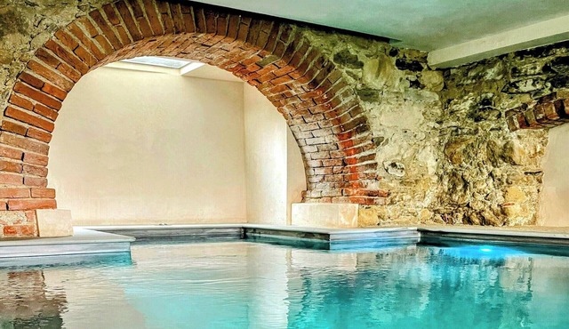 Lavish villa with spa, pool, Turkish bath