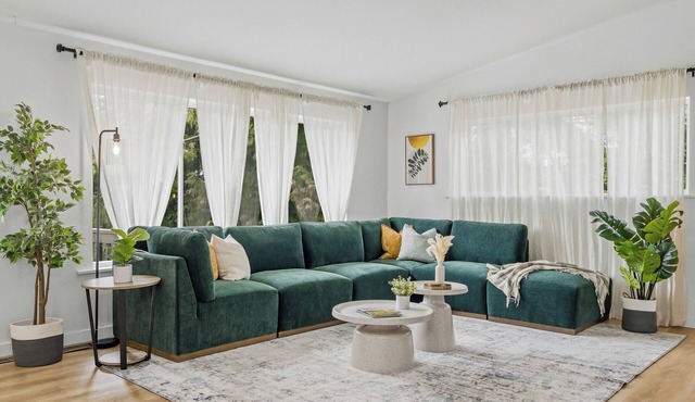 Lavishly West Seattle-Mins to Everything~Family Getaway and Superb bedrooms