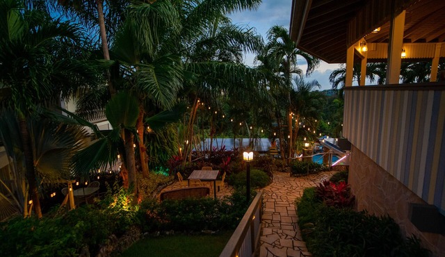Lazy Parrot Inn