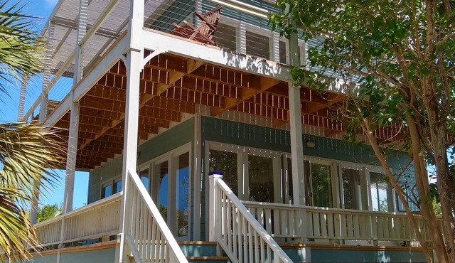 Lazy Turtle: unique beach house, 40 steps from beach!