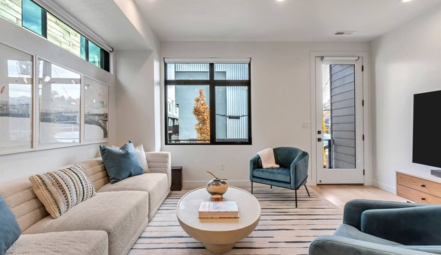 LCF - Granary/Downtown SLC Townhome - 2 King Suites - 1 Queen Suite - Garage