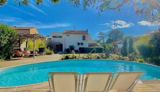 Le 446 a charming house in Provence with swimming pool near Avignon/festival