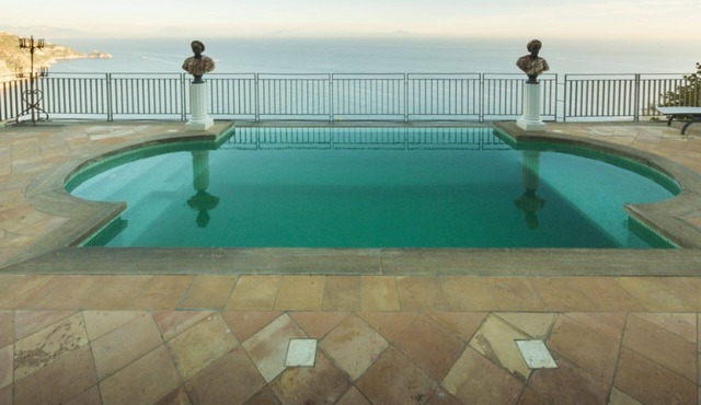 Le Anfore exclusive property with private pool