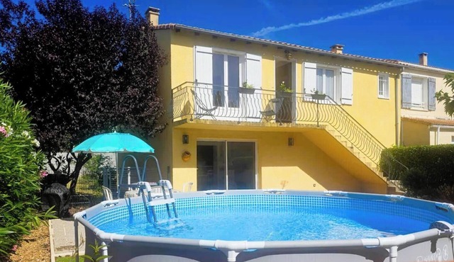 Le Balcon de Cournon : Swimming pool, garden and air conditioning 15 minutes from the beach