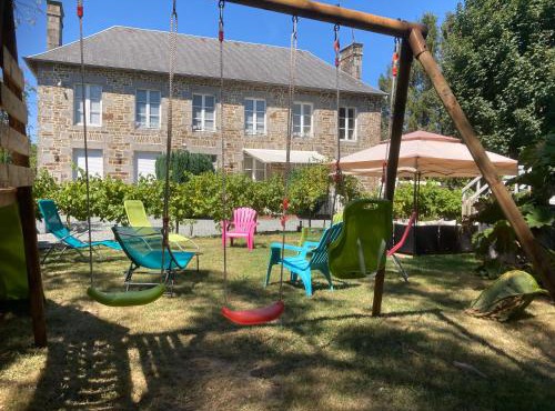 Le Château du Bonheur, Piscine chauffée ouverte du 1er juin au 30 septembre , Sauna et Jacuzzi