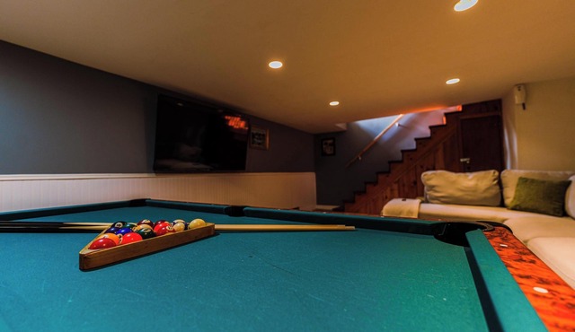 Le Chalet Brun, lakefront with jacuzzi