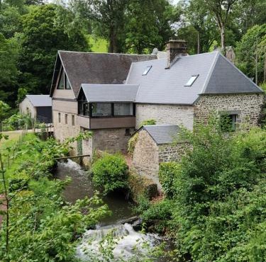 le cocon d'amour " le moulin Michel avec jaccuzi pour 12 personnes"
