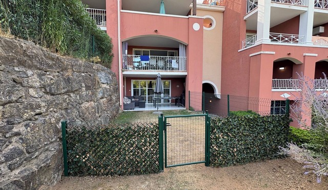 LE COCON DU HAMEAU CAP ESTEREL SWIMMING POOL "enclosed garden level, air-conditioned".