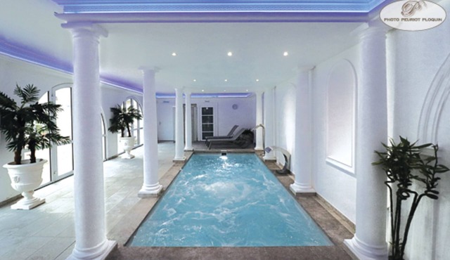 Le Continental Hotel