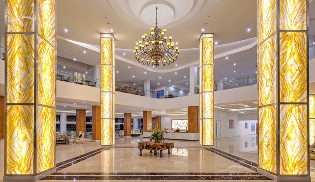 Le Eminence Hotel Convention & Resort Ciloto - Puncak