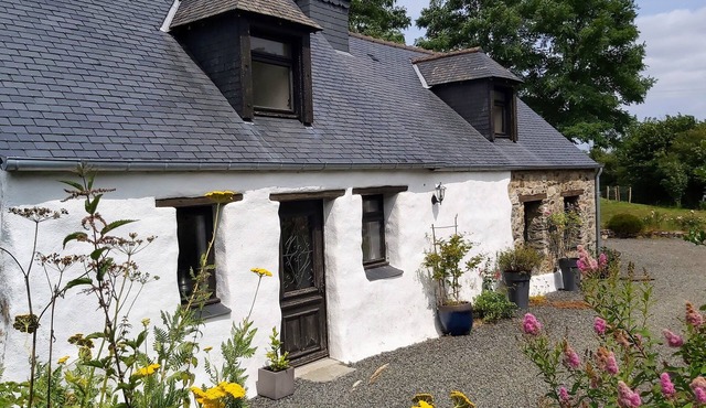 Le Gîte "les Sources de Guerzouil" Vous Accueille Dans son bel Écrin de Verdure