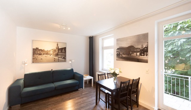 LE Home: Quiet 2-room flat w/balcony+parking. Top location!